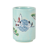 Taza de té de hojas y flores