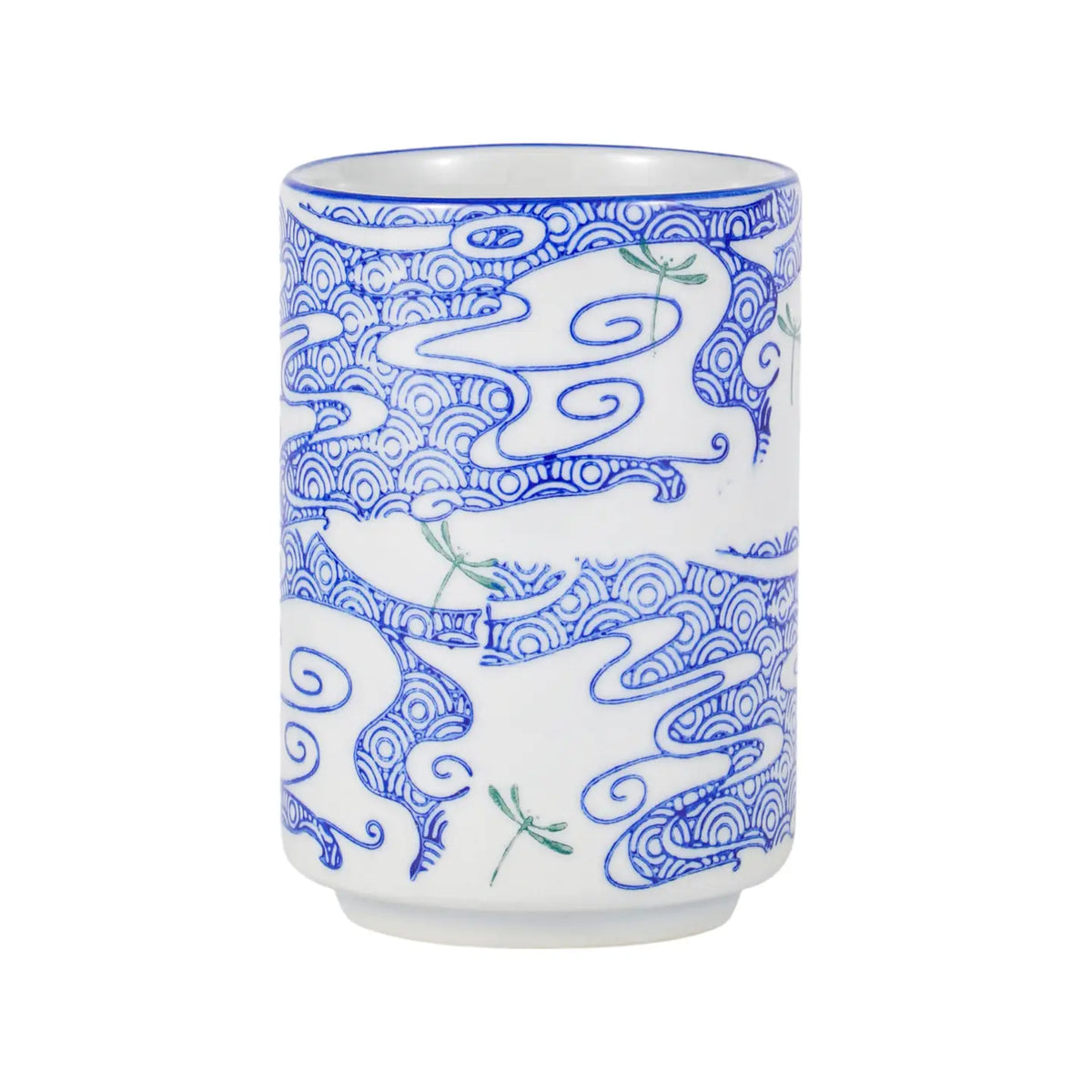 Taza de té de hojas y flores