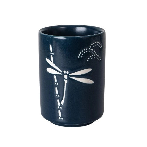 Taza de té de hojas y flores