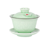 Taza de té de hojas y flores
