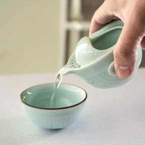 Taza de té de hojas y flores
